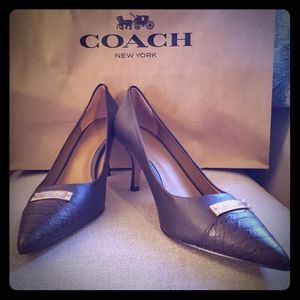 Coach 'Zan' pump/heel NWOT